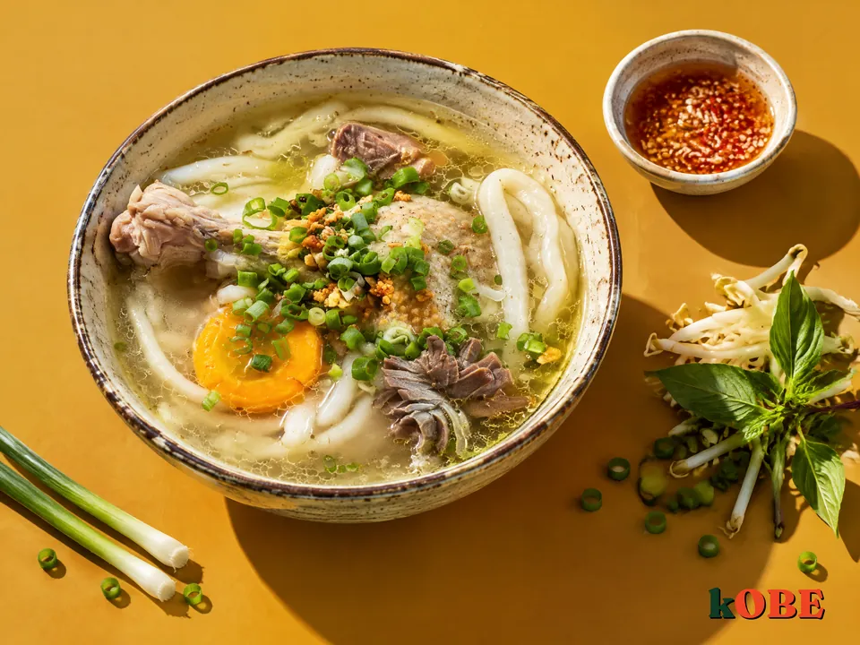 Bánh canh bột xắt thịt vịt miền Tây nấu bằng đường la hán quả