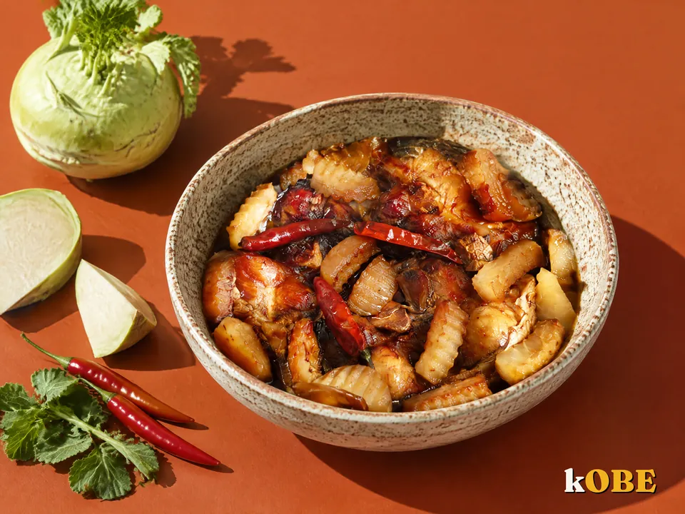Cá kho su hào, nấu bằng đường la hán quả