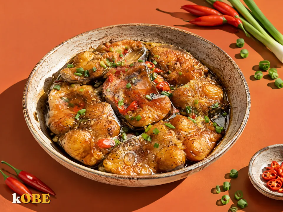 Cá kho tộ miền Tây (cá basa nồi đất) nấu bằng đường la hán quả