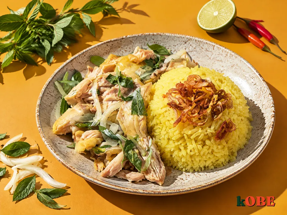 Cơm gà Hội An chan nước mạ, nấu bằng đường la hán quả