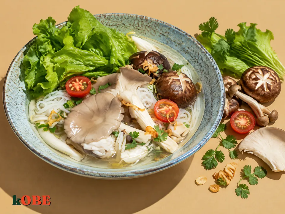 Hủ tiếu nấm chay, nấu bằng đường la hán quả