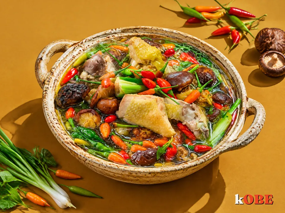 Lẩu gà tiềm ớt hiểm, nấu bằng đường la hán quả