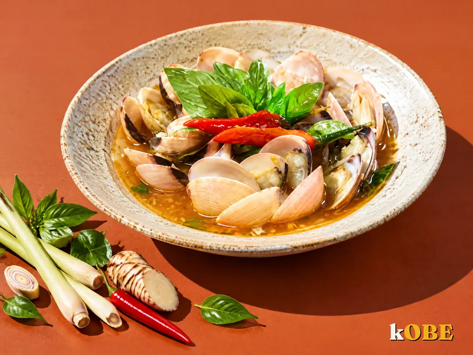 Nghêu hấp kiểu Thái riềng sả lá chanh nấu bằng đường la hán quả