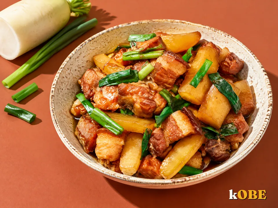 Thit Kho Cu Cai (Braised Pork with Daikon Radish)