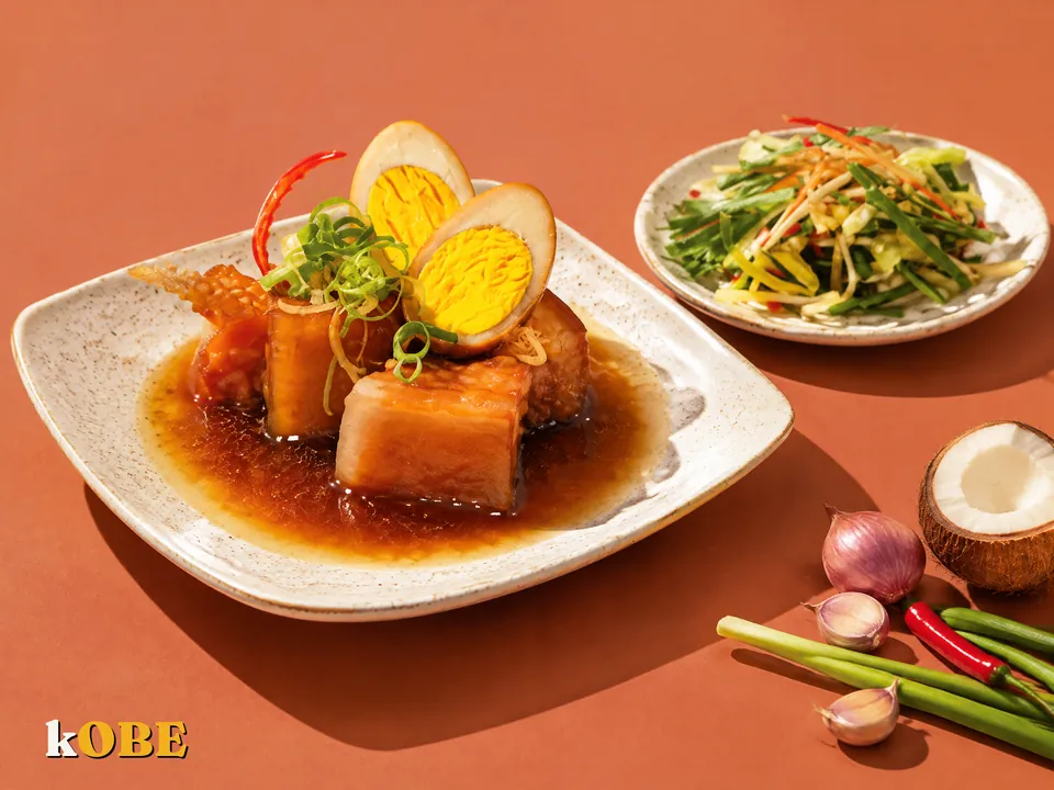 Thit Kho Nuoc Dua (Braised Pork with Coconut Water)