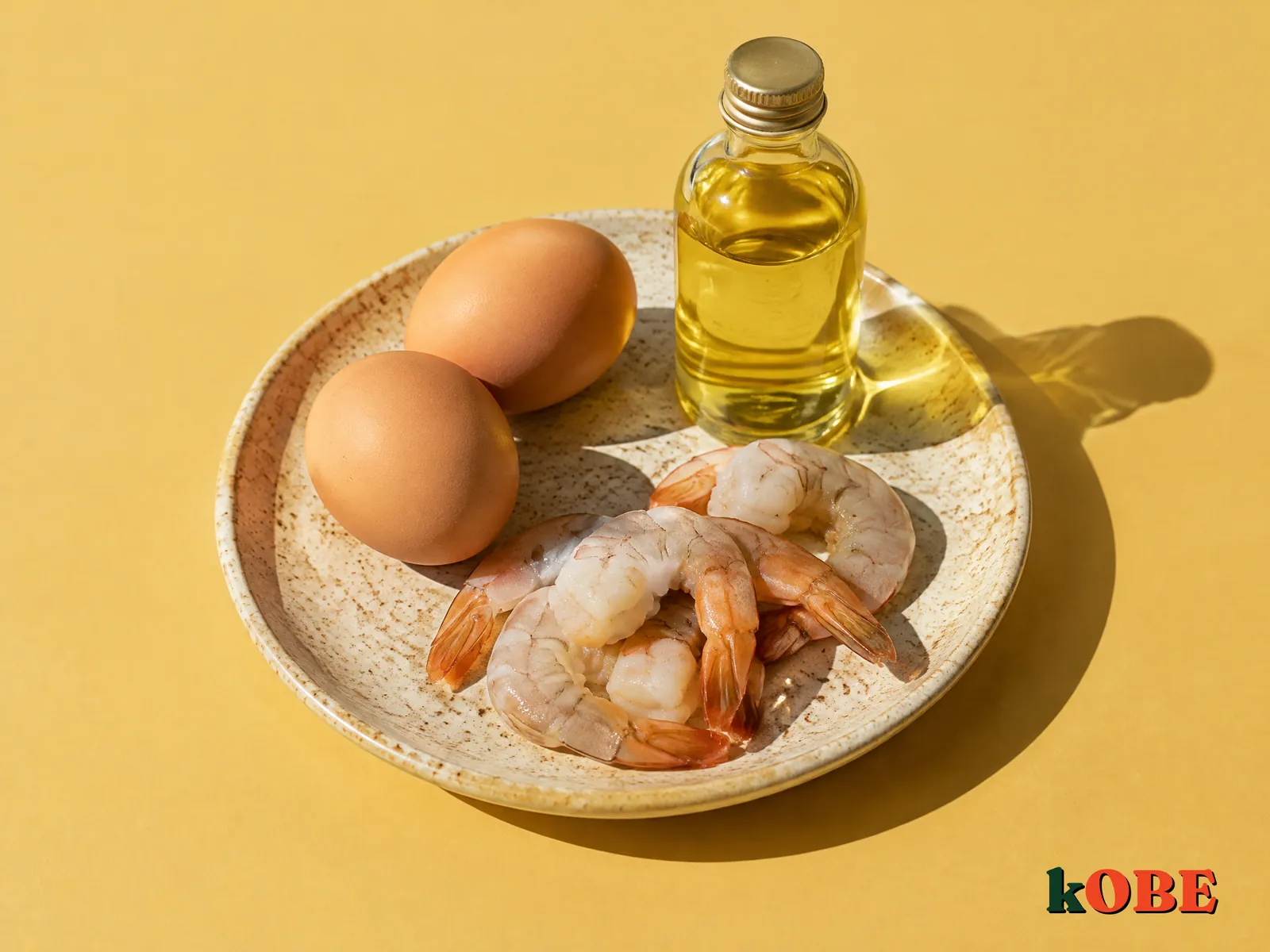 Chai dầu ghi "không cholesterol": đúng, nhưng giống như ghi "nước suối không xương"